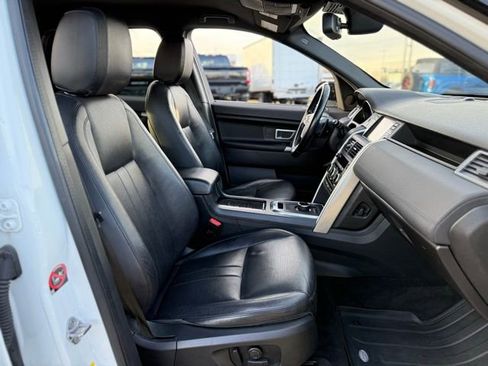 Used 2018 Land Rover Discovery Sport SE image 16