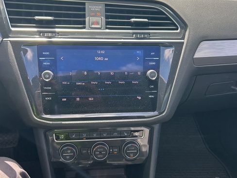 Used 2019 Volkswagen Tiguan SE w/ Panoramic Sunroof Package FWD image 13