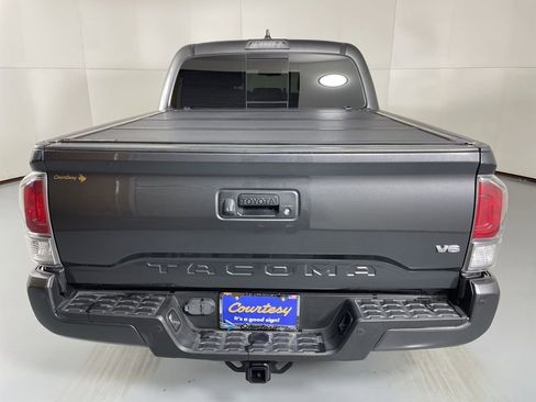 Used 2021 Toyota Tacoma TRD Off-Road image 7