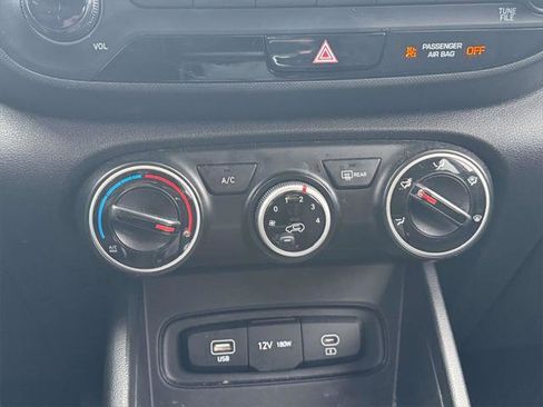 Certified 2023 Hyundai Venue SE image 25