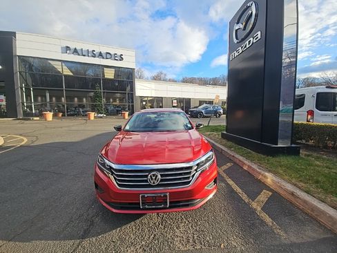 Used 2022 Volkswagen Passat 2.0T image 3