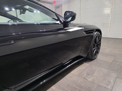 Used 2021 Aston Martin DB11 Coupe image 9