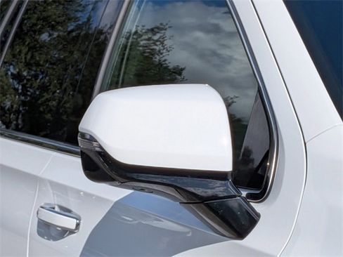 Used 2024 GMC Yukon XL Denali image 10