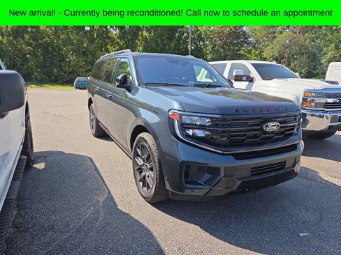 Used 2025 Ford Expedition Max Platinum w/ Stealth Performance Package AWD/4WD image 2