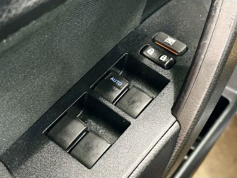 Used 2018 Toyota Corolla LE image 18