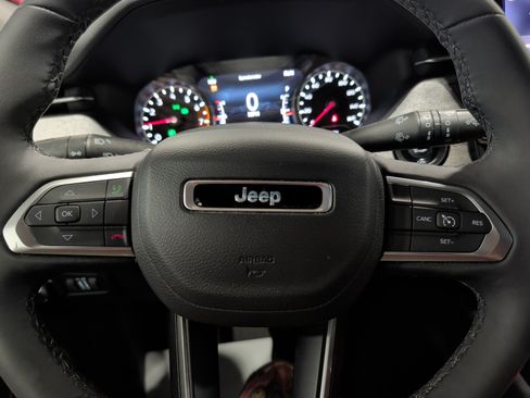 Used 2024 Jeep Compass Latitude AWD/4WD image 9