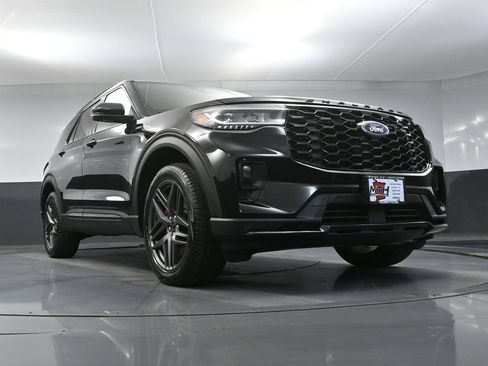 Used 2025 Ford Explorer ST-Line w/ ST-Line Street Pack AWD/4WD image 58
