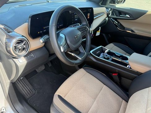 Used 2026 Chevrolet Equinox ACTIV w/ Convenience Package III image 11