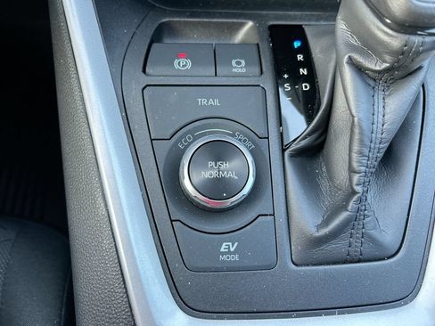 Certified 2024 Toyota RAV4 XLE AWD/4WD image 33