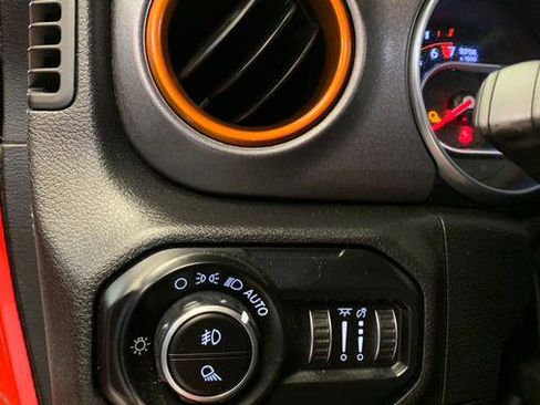 Used 2021 Jeep Gladiator Mojave image 16