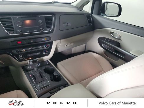 Used 2016 Kia Sedona LX w/ LX Convenience Package image 19