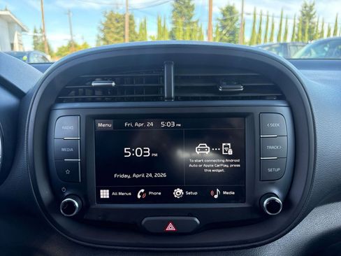 Used 2025 Kia Soul LX w/ LX Technology Package FWD image 20