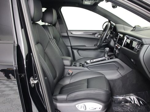 Certified 2026 Porsche Macan AWD/4WD image 31