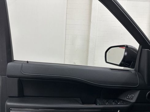 Used 2019 Ford Expedition XLT w/ Equipment Group 202A AWD/4WD image 38