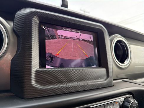 Used 2021 Jeep Gladiator Overland w/ Trailer Tow Package image 39