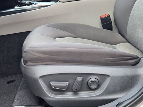 Used 2020 Toyota Camry LE image 21