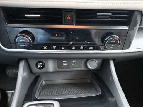 Used 2025 Nissan Rogue SV image 13