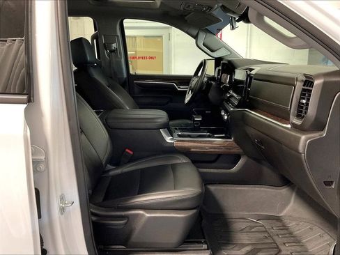 Used 2025 GMC Sierra 1500 Elevation w/ Elevation Premium Package AWD/4WD image 11