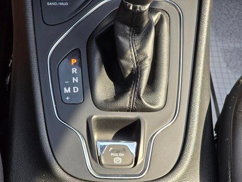 Used 2019 Jeep Cherokee Latitude Plus AWD/4WD image 19
