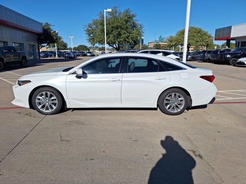 Used 2022 Toyota Avalon XLE image 3