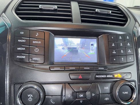 Used 2017 Ford Explorer XLT AWD/4WD image 14