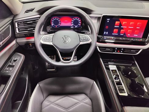 Used 2024 Volkswagen Atlas Peak Edition SEL image 23