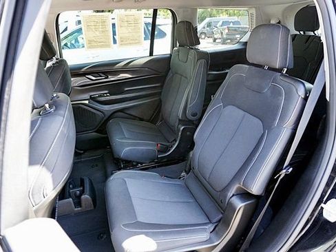 Used 2023 Jeep Grand Cherokee L Laredo RWD image 16