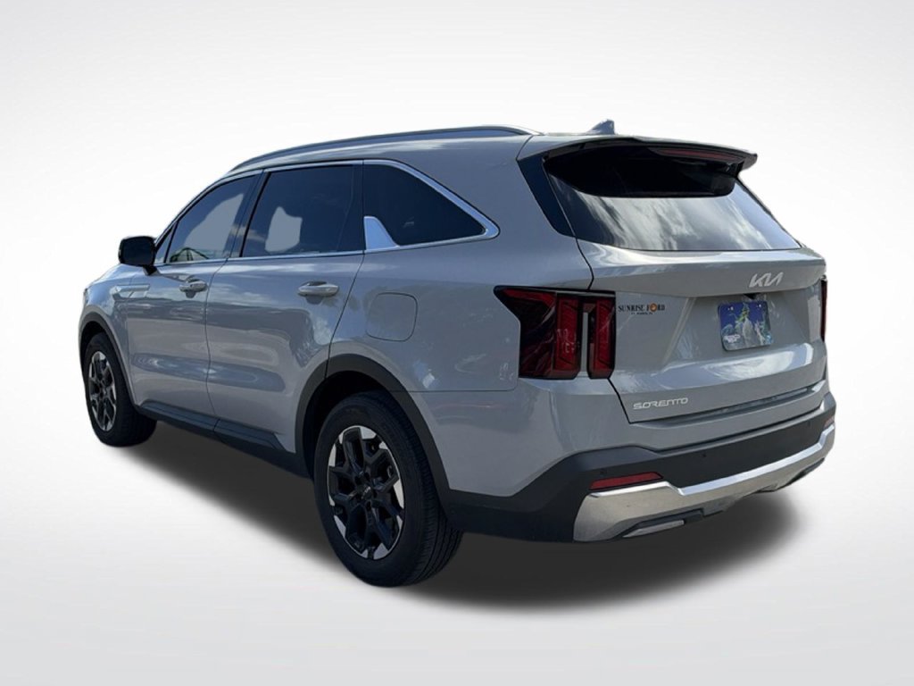 Used 2024 Kia Sorento S w/ Panoramic Sunroof Package FWD image 6