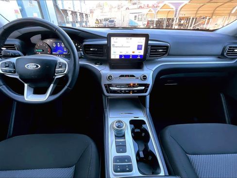 Used 2024 Ford Explorer XLT image 18