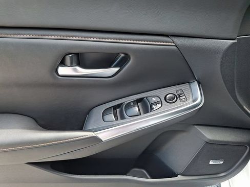 Used 2022 Nissan Sentra SR w/ SR Premium Package FWD image 13
