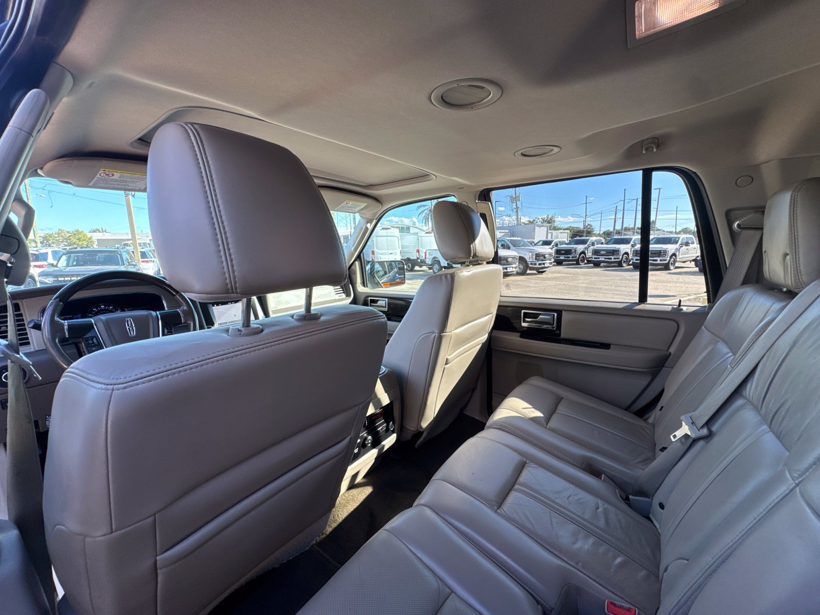 Used 2017 Lincoln Navigator Select RWD image 21