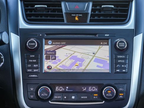 Used 2016 Nissan Altima 2.5 SV w/ Convenience Package FWD image 14