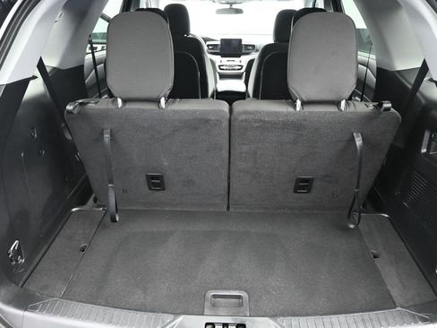 Used 2023 Ford Explorer XLT AWD/4WD image 15