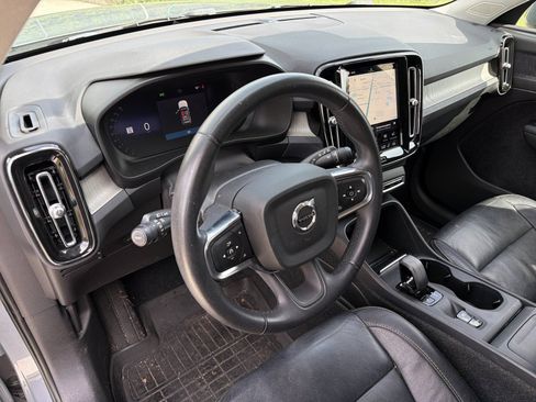 Used 2023 Volvo XC40 B4 Core w/ Convenience Package FWD image 20