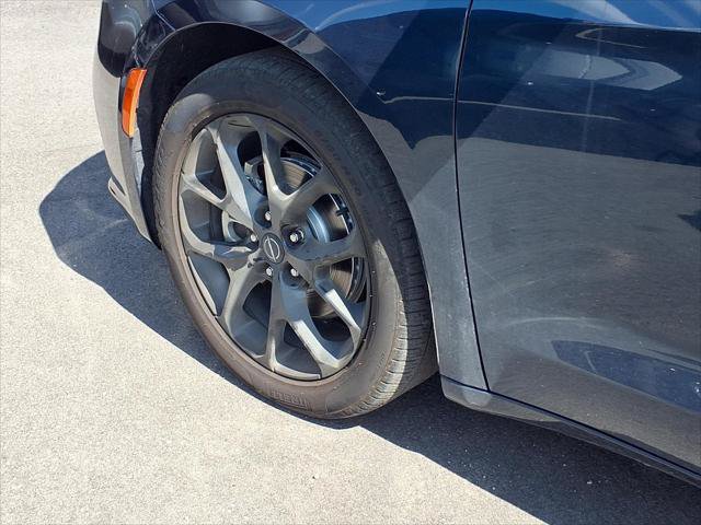 Certified 2025 Chrysler Pacifica Limited FWD image 28