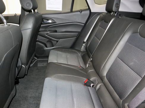 Used 2025 Chevrolet Trax LT w/ LT Convenience Package image 21