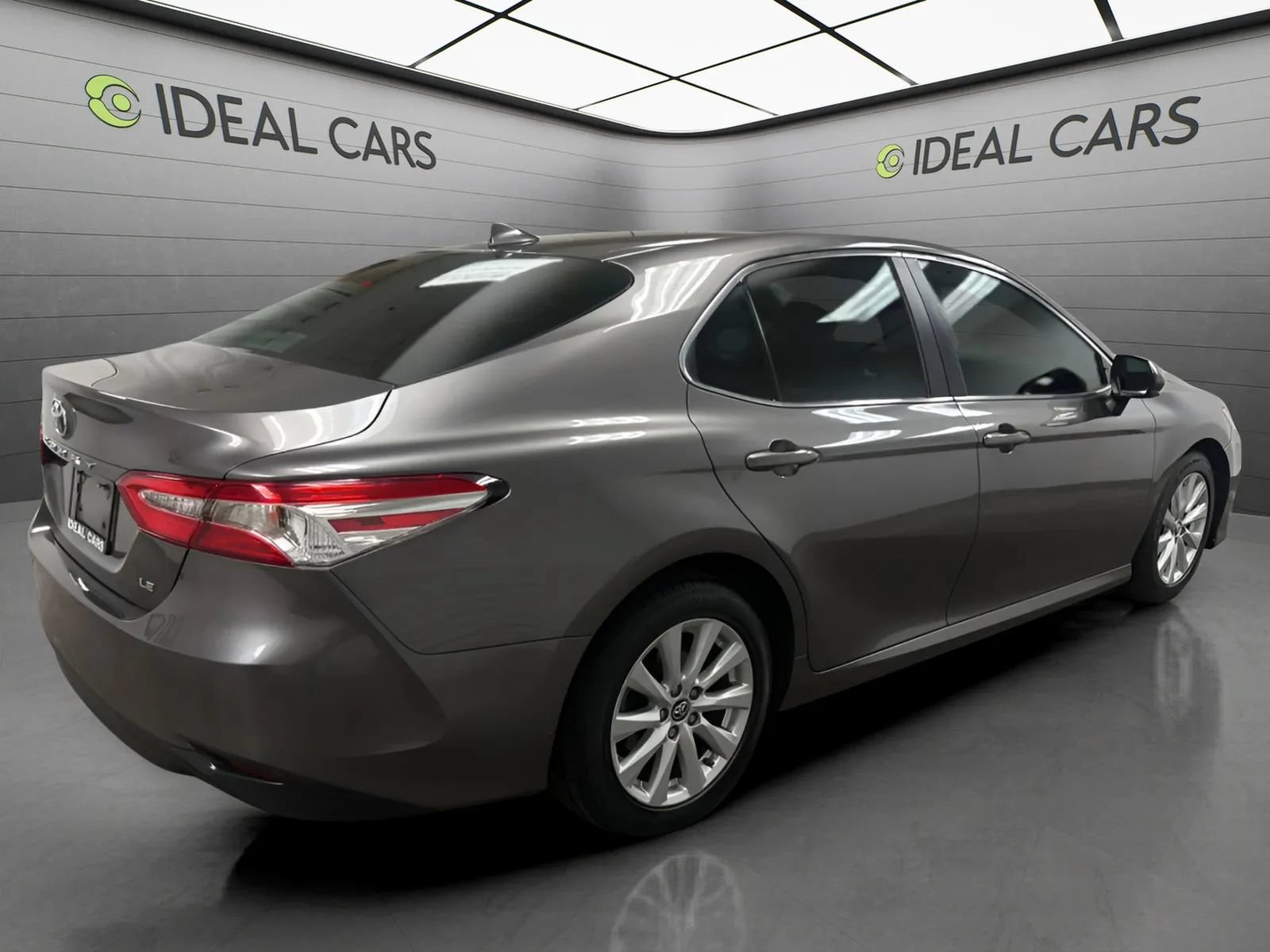Used 2019 Toyota Camry LE FWD image 5
