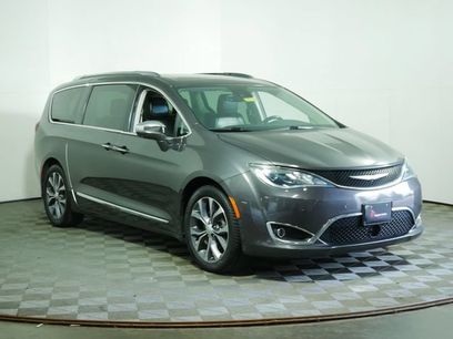 Used 2018 Chrysler Pacifica Limited w/ Tire & Wheel Group