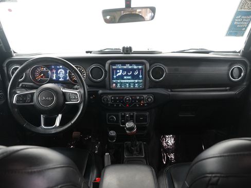 Used 2018 Jeep Wrangler Unlimited Sahara w/ Uconnect 4C Nav & Sound Group image 14