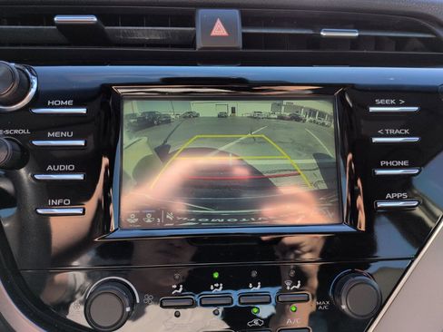 Used 2018 Toyota Camry LE w/ Moonroof Package FWD image 20