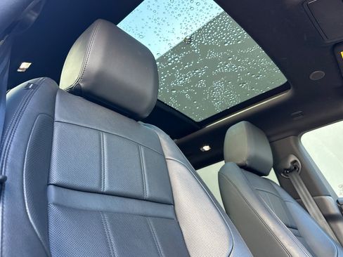 Used 2022 Land Rover Range Rover Evoque R-Dynamic SE image 25