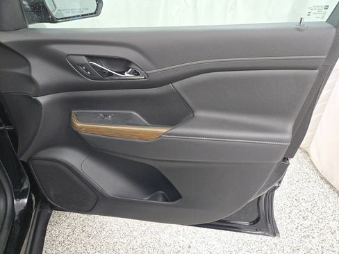 Used 2023 GMC Acadia SLE image 6