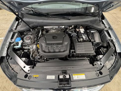Used 2024 Volkswagen Tiguan SE w/ Panoramic Sunroof Package AWD/4WD image 28