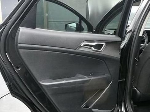 Used 2023 Kia Sportage LX AWD/4WD image 13