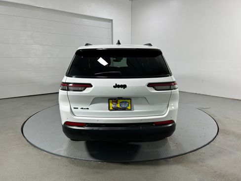 Used 2021 Jeep Grand Cherokee L Laredo image 31