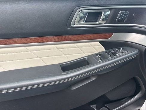 Used 2017 Ford Explorer Platinum AWD/4WD image 13