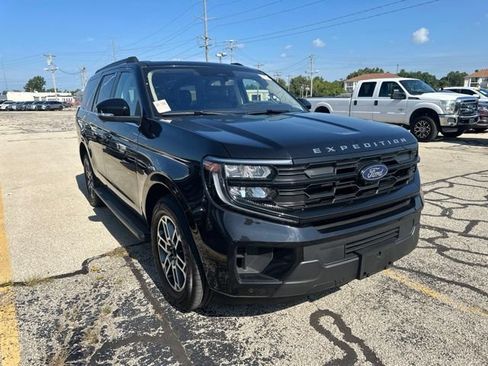 Used 2025 Ford Expedition Active AWD/4WD image 5