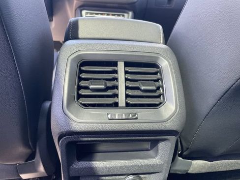 Used 2023 Volkswagen Tiguan SE w/ Panoramic Sunroof Package FWD image 20