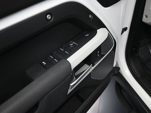 Used 2022 Land Rover Defender 110 S image 14