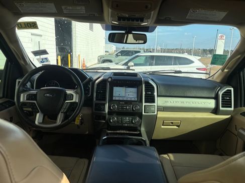 Used 2019 Ford F250 Lariat w/ Chrome Package image 27